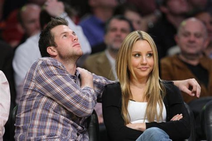 Unveiling The Secrets Of Amanda Bynes And Seth Macfarlane's Captivating Relationship