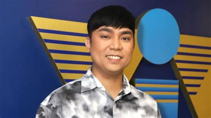 Unveiling The Provocative Wit Of Chad Kinis