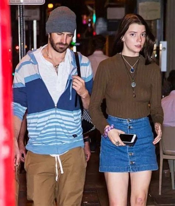 A Deep Dive Into Eoin Macken's Relationship