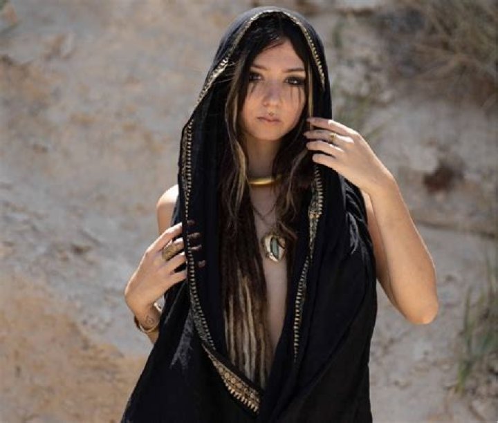 Unveiling The Essence Of "Foto Shani Louk": Discoveries And Insights