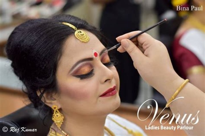 Your Guide To The Best Parlours Near You