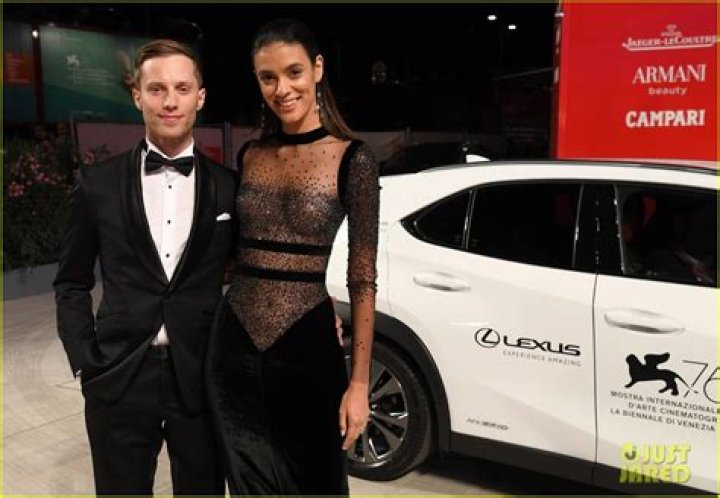 Uncover The Secrets Of Laysla De Oliveira's Private Love Life