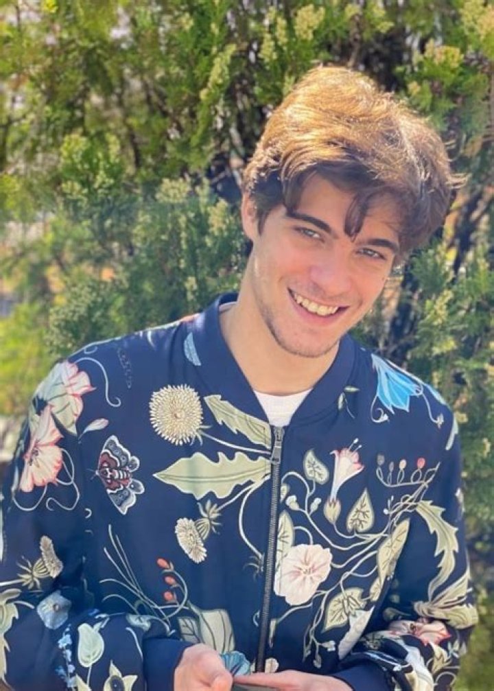 Unraveling Lorenzo Zurzolo's Height And Weight: Secrets Revealed