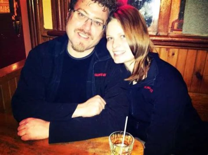 Uncover The Truth About Rob Wells' Wife